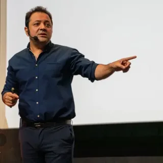 آرین اکبری